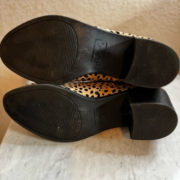 Qupid booties animal print Leopard  SZ 7 slip on comfort 2  inch heel almond toe - Picture 4 of 6